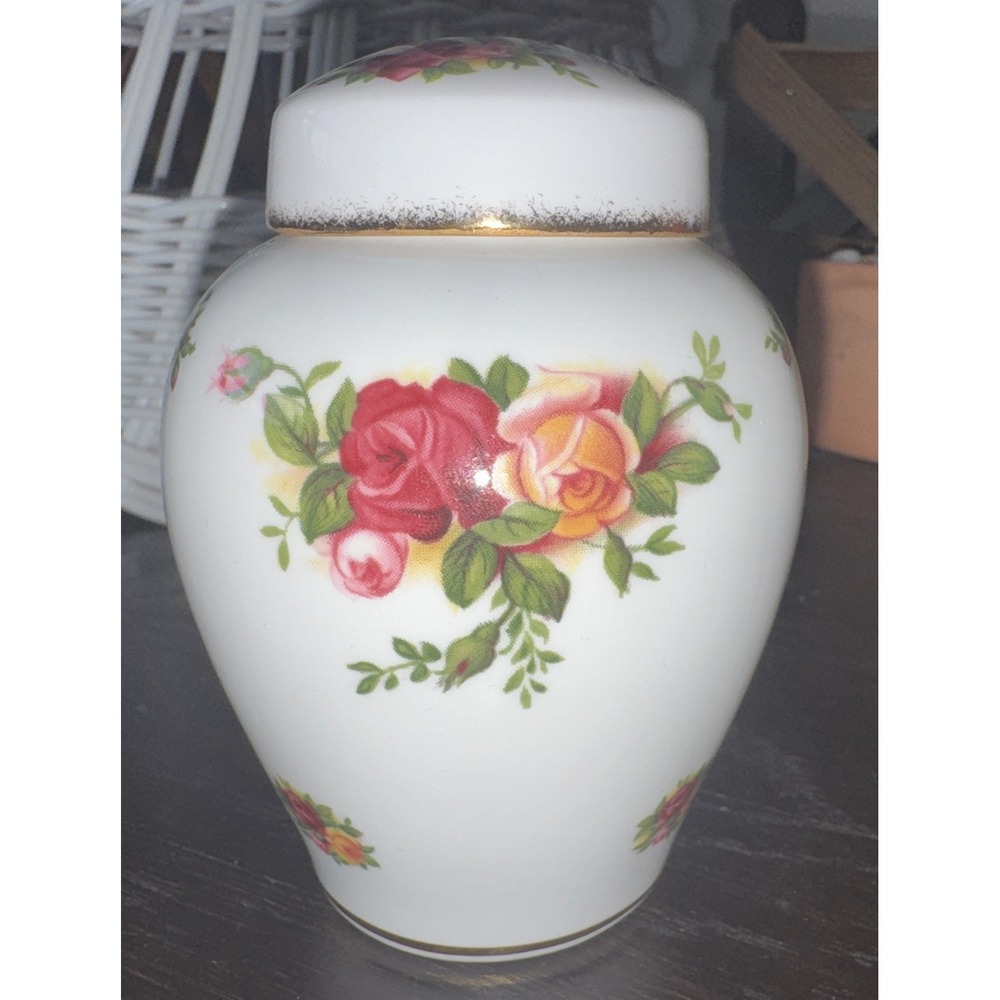 Royal Albert Bone China Old Country Roses Vintage 1962 Ginger‎ Jar 4 Inches Tall